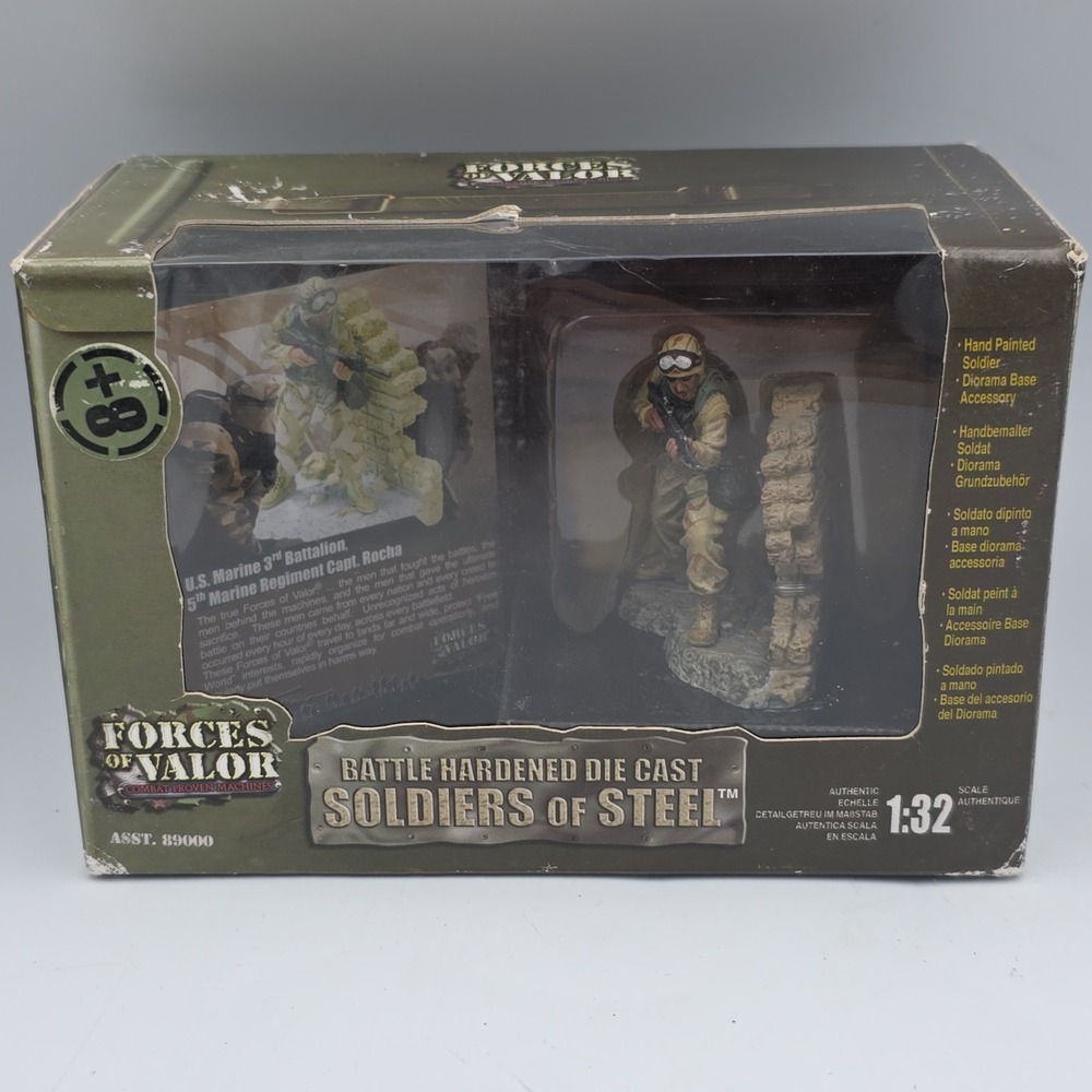 1:32 Forces of Valor U.S. Marines 3rd Battalion 5th Reg Capt Rocha PM0197 LZ